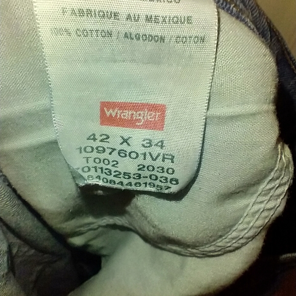 Wrangler Blue Medium Wash Denim Jeans Men's sz 42x34. - Picture 5 of 6